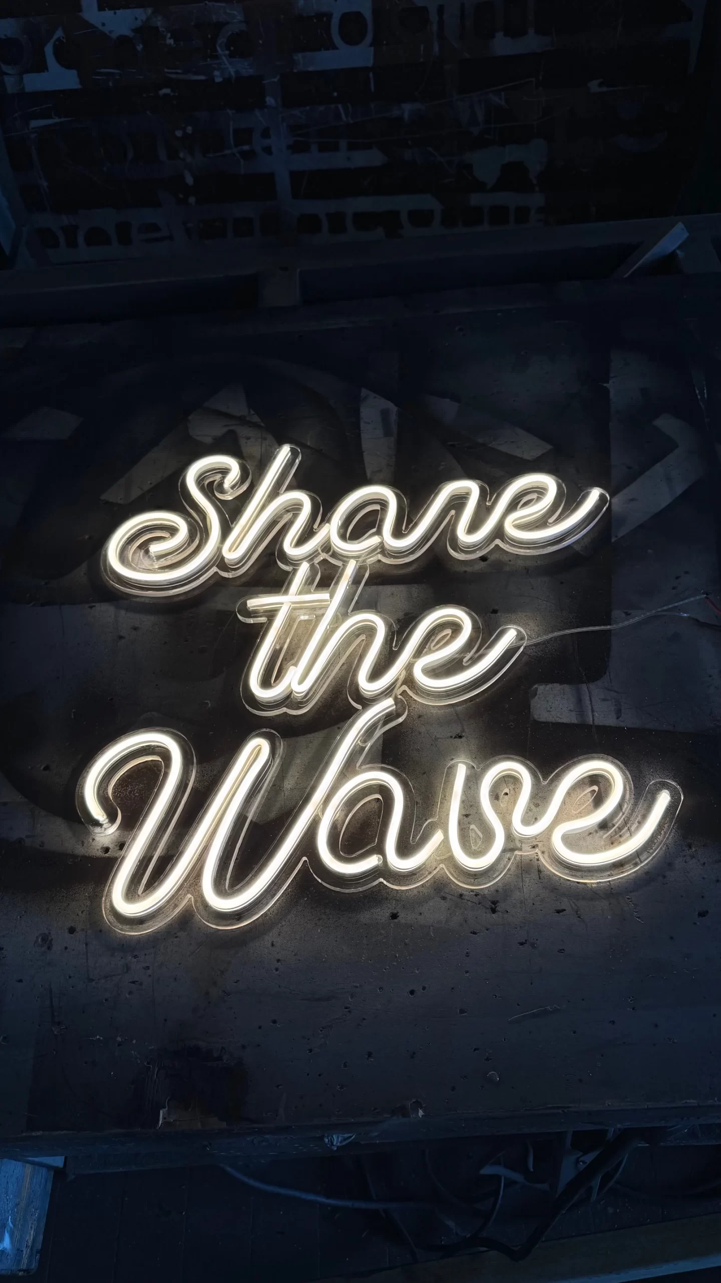 Insegna led Share the wave