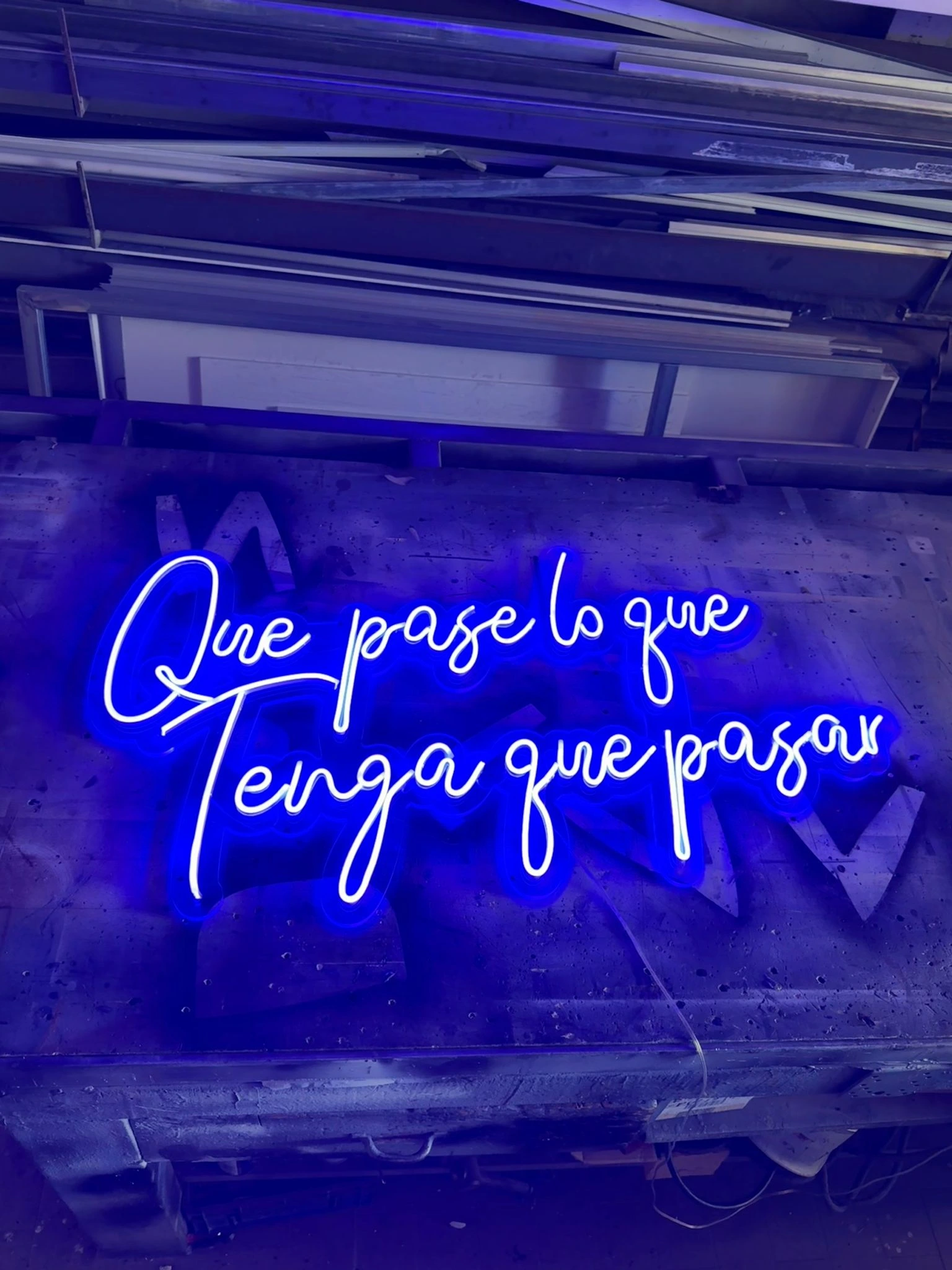 Insegna led Que pase lo que tenga que pasar